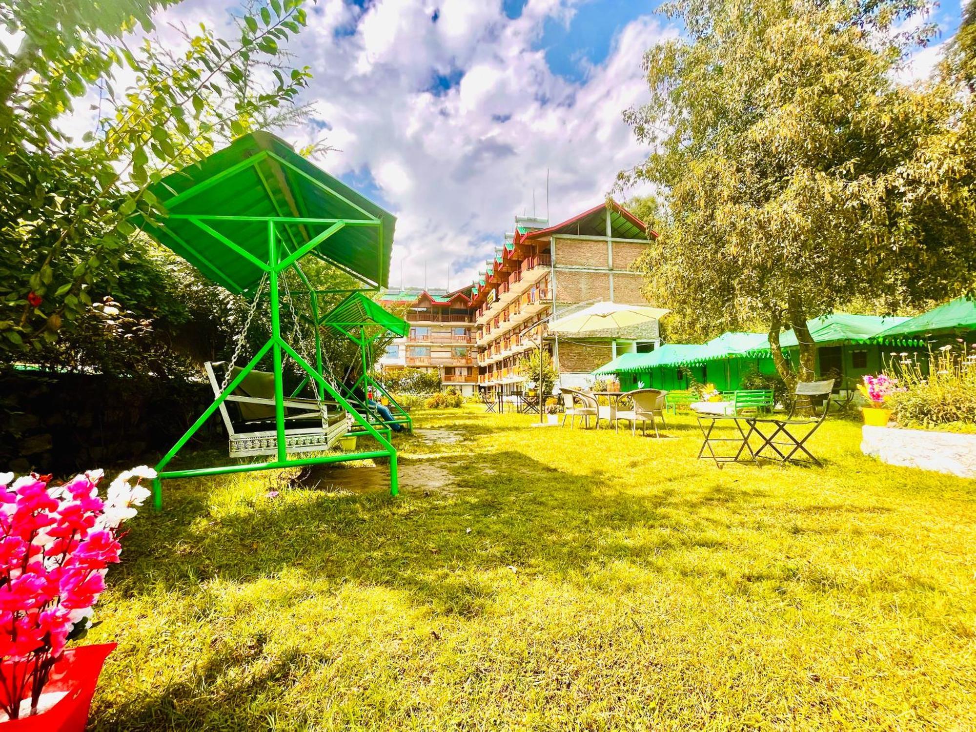 Hotel Himalayan Classic, Manali - Manali (Himachal Pradesh) — Photos 1